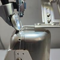 Macchina per cucire a colonna