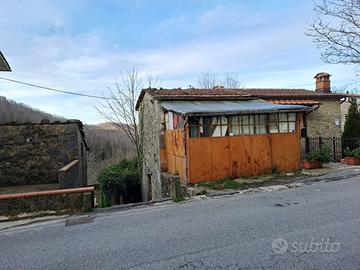 Fabbricato in pietra ex negozio Prataccio