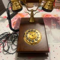 Telefono in legno vintage