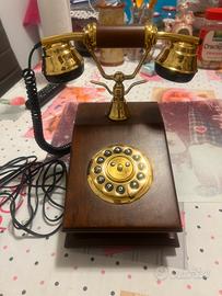 Telefono in legno vintage