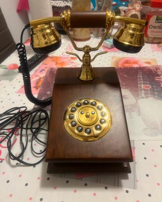 Telefono in legno vintage