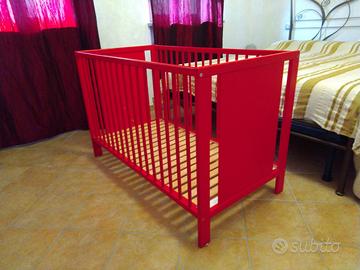 Lettino con sbarre e materasso