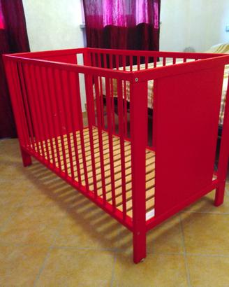 Lettino con sbarre e materasso
