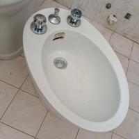 Bidet in porcellana bianca