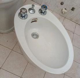 Bidet in porcellana bianca