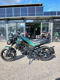 BENELLI Leoncino 125 .
