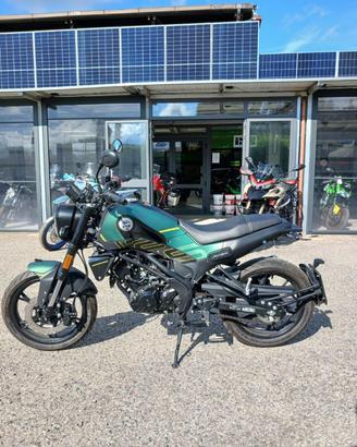 BENELLI Leoncino 125 .