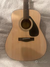 chitarra elettroacustica yamaha