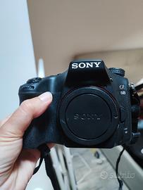 fotocamera Sony alfa A68 + caricabatterie sony 