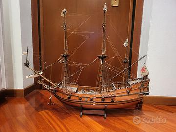 veliero in legno fatto a mano