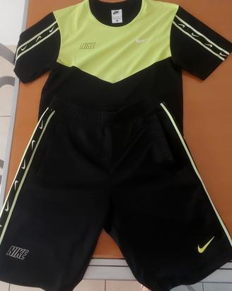 Completo sportivo Nike tg XS