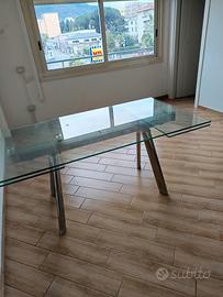 tavolo vetro con piedi acciaio 