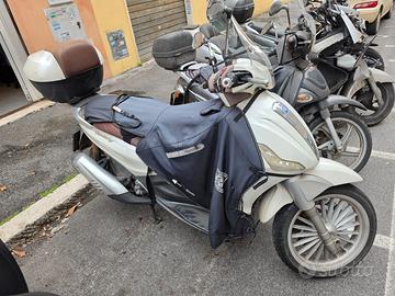 Beverly 300ie anno 2011