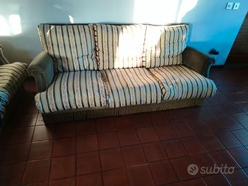 Divani tre posti