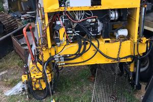 A31 Fresa per posa catarifrangenti con motore perk