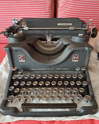 Macchina da scrivere Olivetti M40