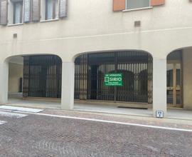 Negozio piano terra zona centrale