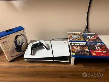 PS5 Slim da 1 TB + 4 giochi cuffie e volante