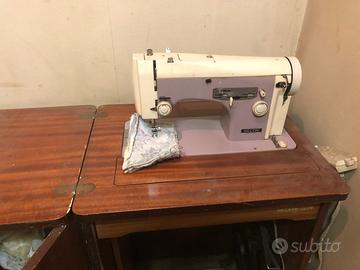 Macchina da cucire vintage Necchi