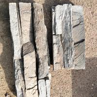 Rivestimento effetto pietra listelli moderni