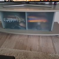 porta TV grigio con vetro satinato e 4 rotelle cam