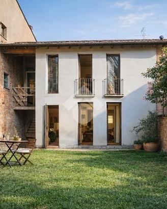 CASA SEMINDIPENDENTE A CENTO