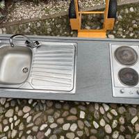Piano cucina  lavello rubinetto piastra
