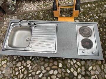 Piano cucina  lavello rubinetto piastra