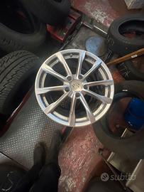 Cerchi in lega porsche misura 19”