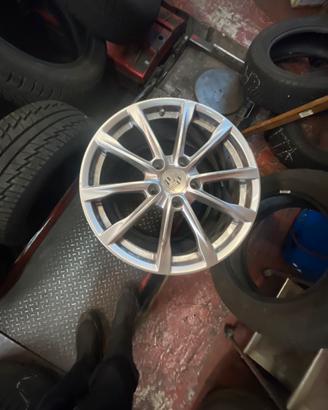 Cerchi in lega porsche misura 19”