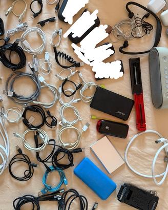 caricatori, auricolari vari, cassa portatile Sony