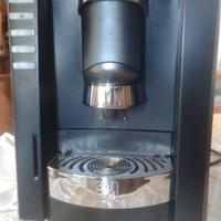 MACCHINA PER CAFFE' (IN CAPSULE)