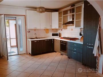 Casa in linea 3 camere 2 bagni giardino