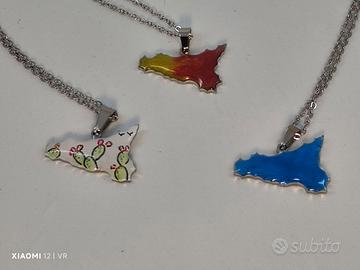 Collane in resina e legno