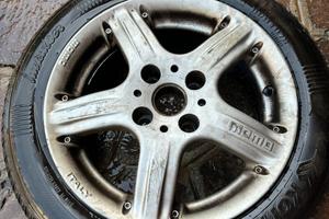 Cerchi MOMO con gomme