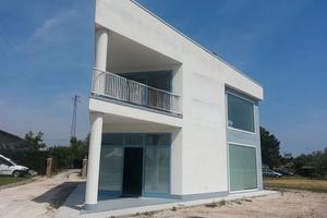 Negozio - capannone - sala mostra