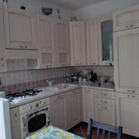 cucina angolare  con elettrodomestici