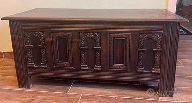 Cassapanca vintage in legno.