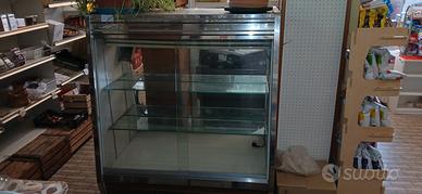 vetrina refrigerata a isola