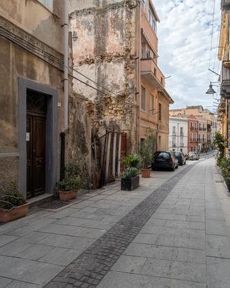 VIA PICCIONI- Ingresso indipendente- Non mutuabile