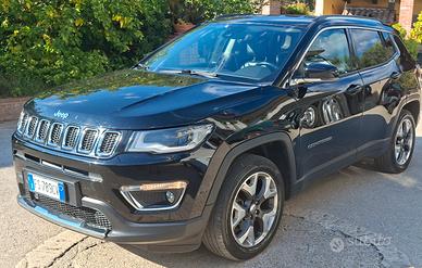 Jeep Compass
2.0 mit Limited Navi 4wd 140cv auto