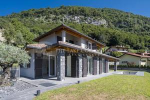 Villa di 392 m² con più di 5 locali e box auto a T