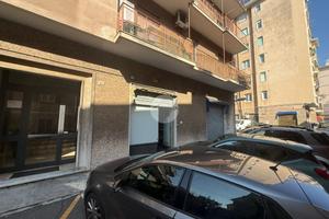 NEGOZIO A GENOVA