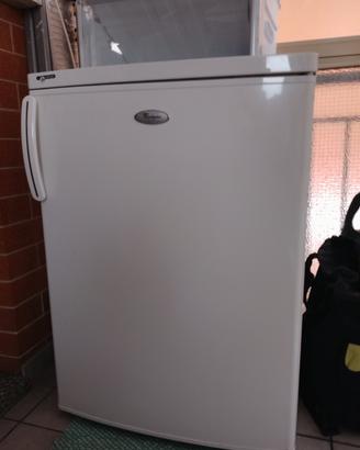 congelatore Whirlpool verticale 