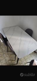 tavolo in ceramica con 4 sedie nuovo