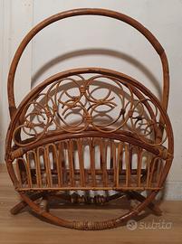 Portariviste in vimini vintage.