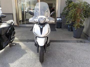PIAGGIO Beverly 400 i.e. S - Anno