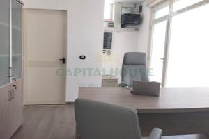 S2 ampio locale con spazio esterno