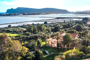 Vicino al mare, ampia villa su lotto di 14500 mq