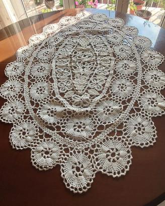 Tavola Ovale Vintage fatto a mano a pizzo